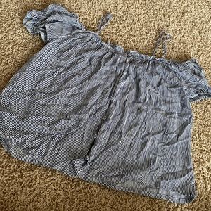 Super cute American Eagle top!